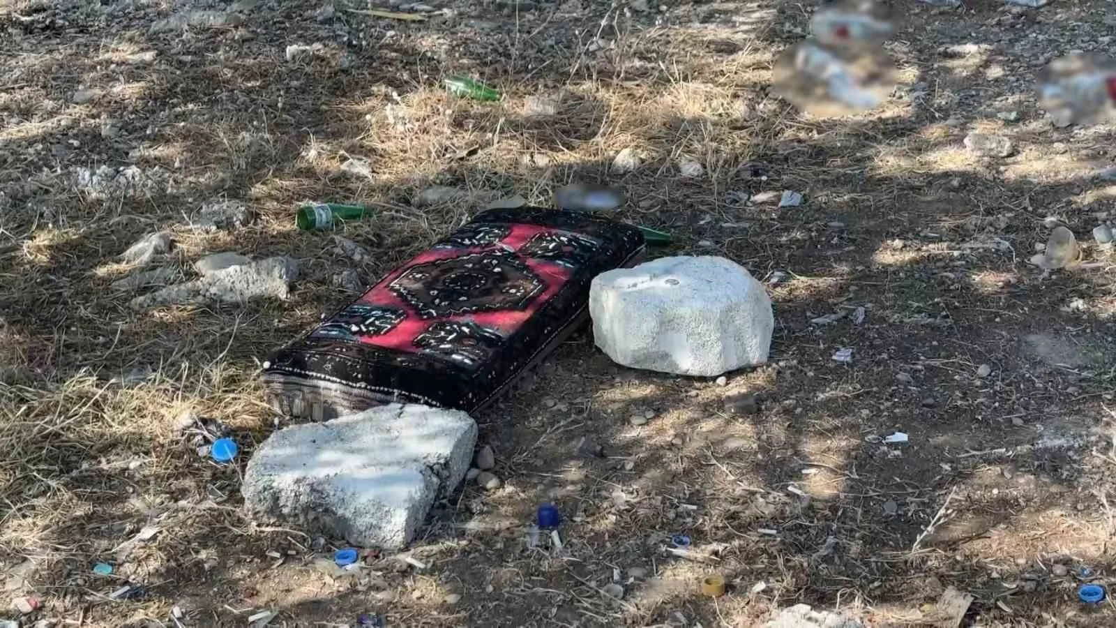 ADANA’DA 35 YAŞINDAKİ EROL COŞKUN BOŞ ARAZİDE ÖLÜ HALDE BULUNDU.