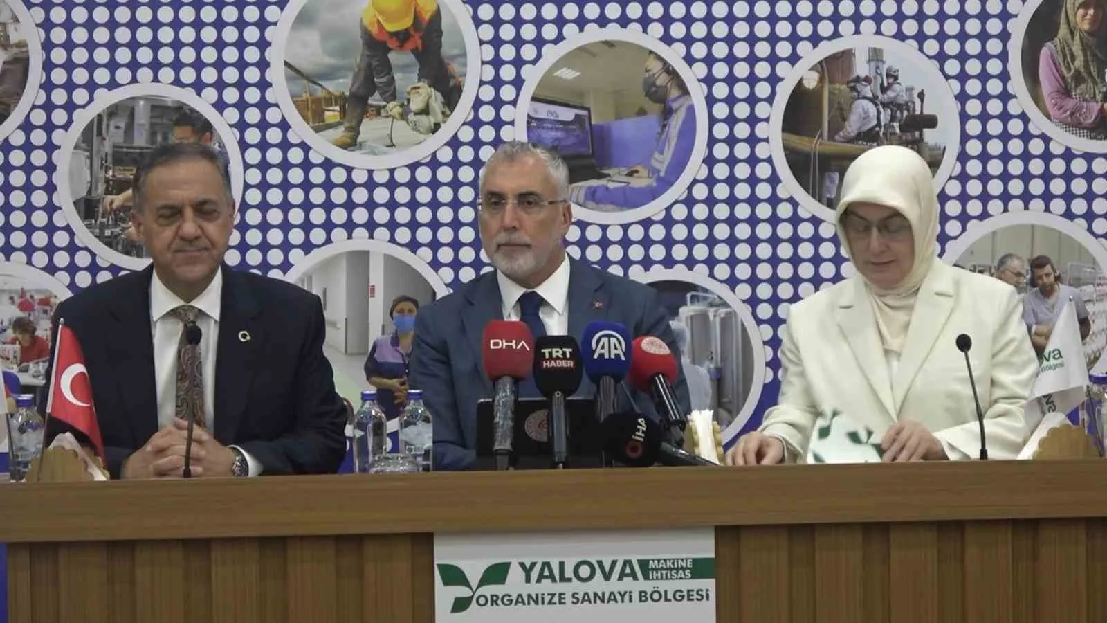 VÇALIŞMA VE SOSYAL GÜVENLİK BAKANI PROF. DR. VEDAT IŞIKHAN, YALOVA MAKİNC İHTİSAS ORGANİZE SANAYİ BÖLGESİ’NDE İŞ İNSANLARIYLA BİR ARAYA GELEREK ÇALIŞMA HAYATI, İSTİHDAM VE TÜRKİYE YÜZYILI HEDEFLERİNE İLİŞKİN DEĞERLENDİRMELERDE BULUNDU.
