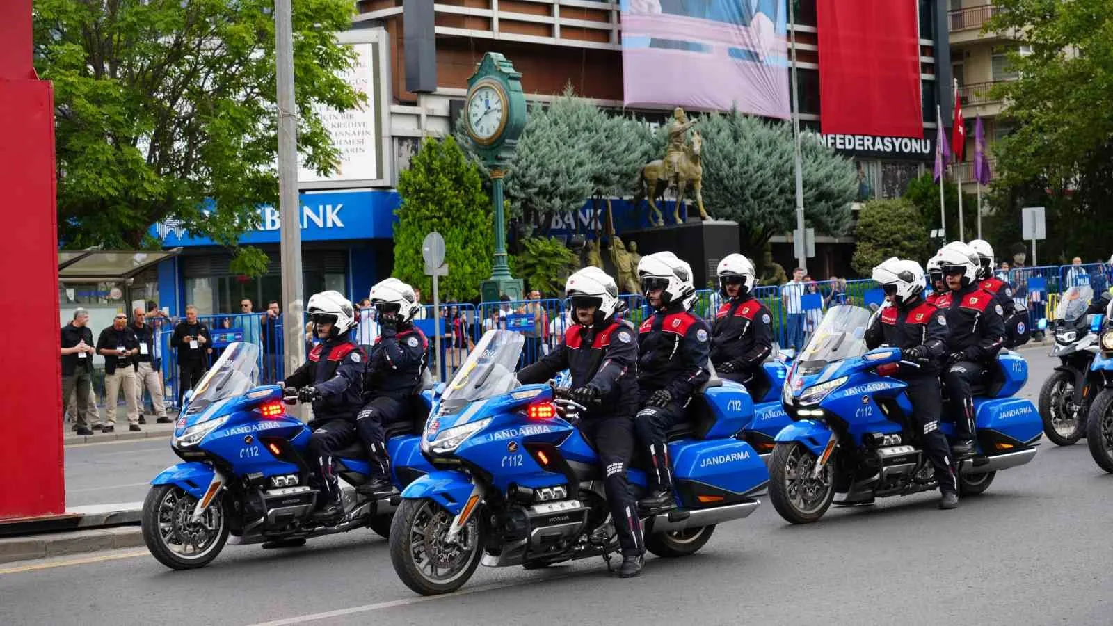 ANKARA’DA 30 AĞUSTOS ZAFER BAYRAMI’NIN 104’ÜNCÜ YIL DÖNÜMÜ DOLAYISIYLA GEÇİT TÖRENİ DÜZENLENDİ.