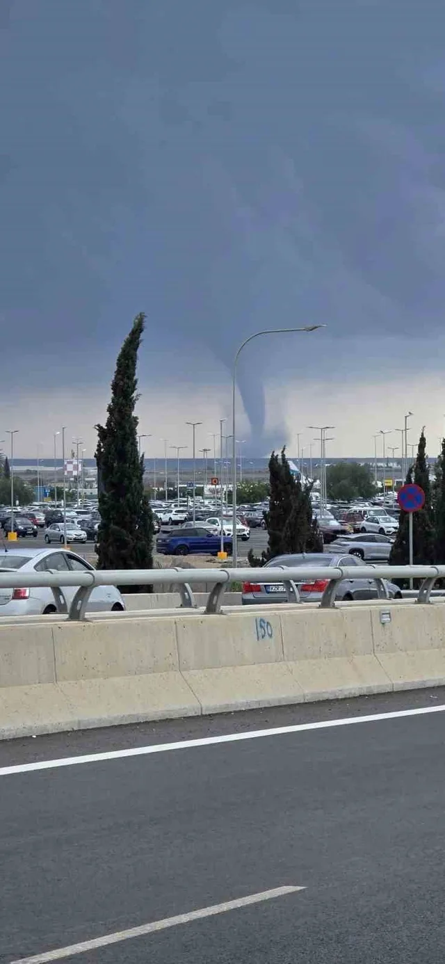 DENİZ ÜZERİNDE HORTUM GÖRÜNTÜLENDİ.