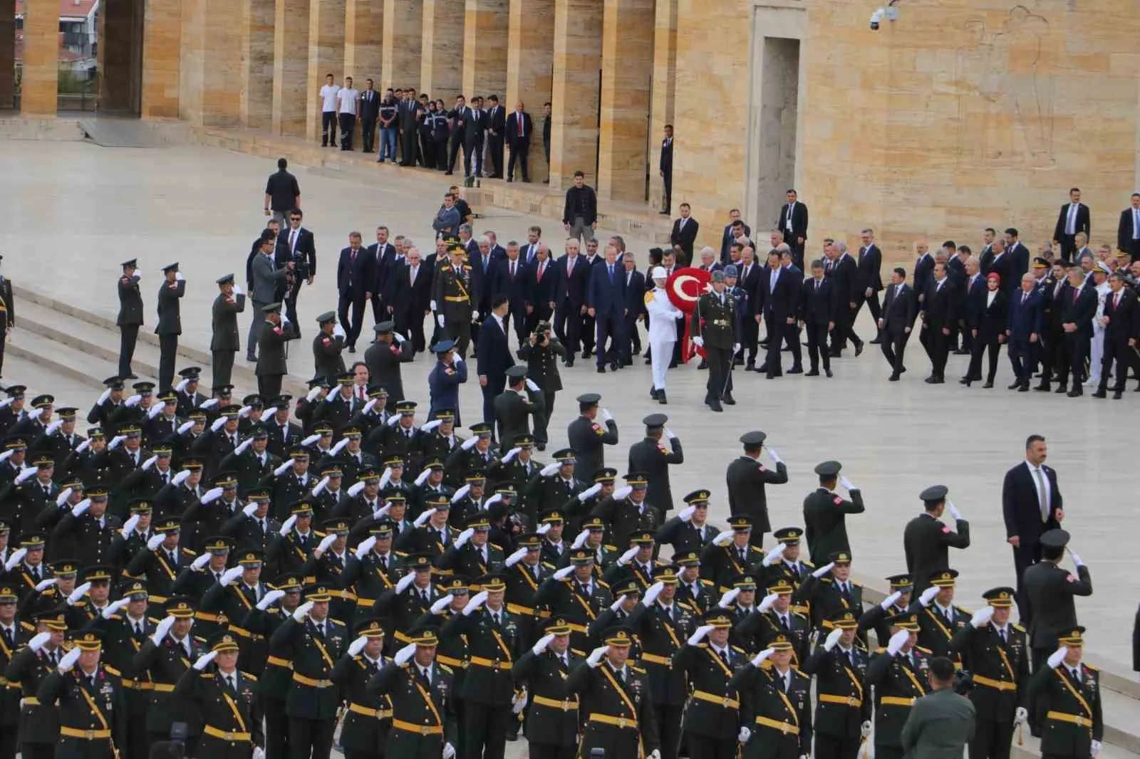 CUMHURBAŞKANI RECEP TAYYİP ERDOĞAN BAŞKANLIĞINDAKİ DEVLET ERKANI, 30 AĞUSTOS ZAFER BAYRAMI VE TÜRK SİLAHLI KUVVETLERİ GÜNÜ DOLAYISIYLA ANITKABİR'E ZİYARETTE BULUNDU.