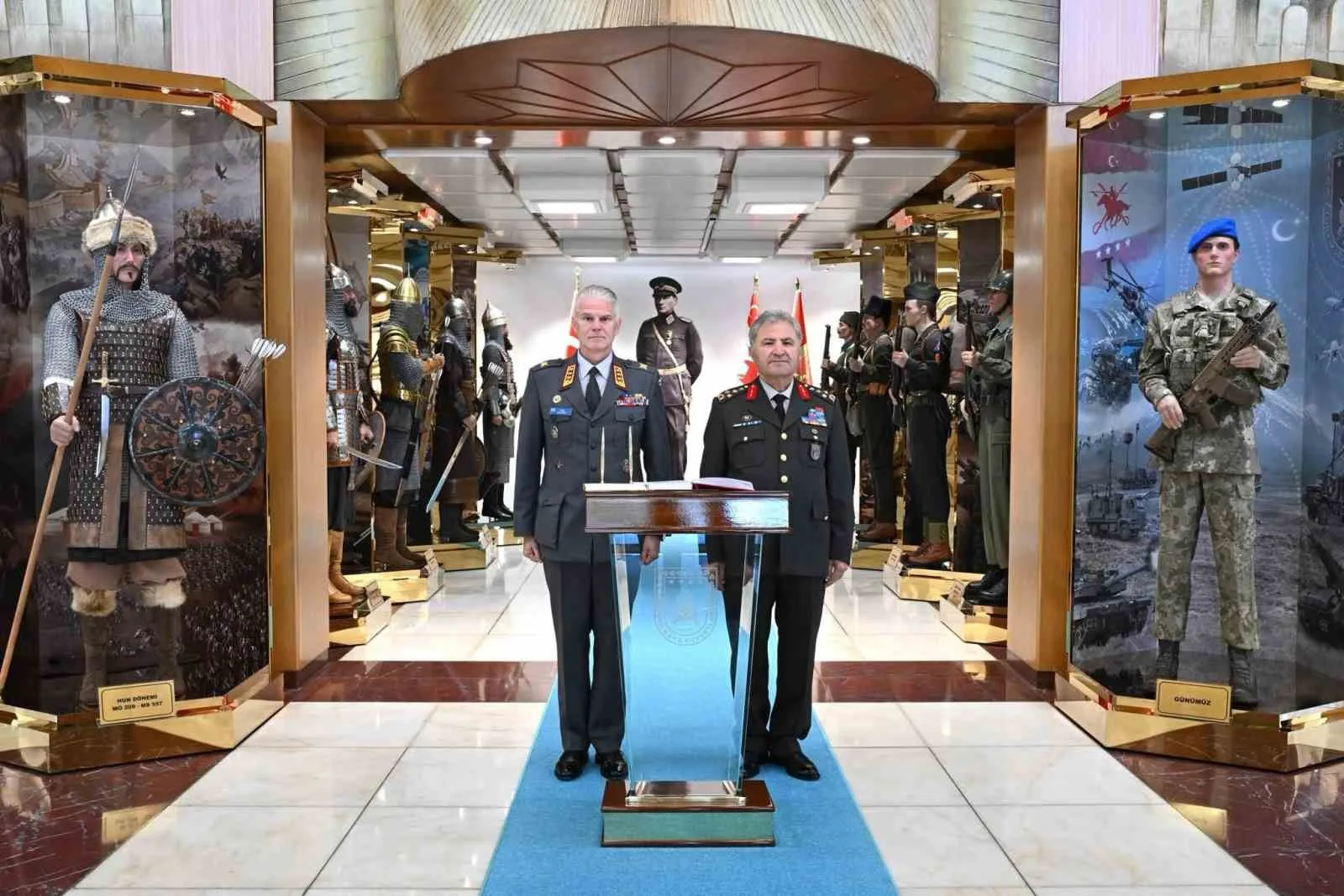 KARA KUVVETLERİ KOMUTANI METİN TOKEL, FİNLANDİYA KARA KUVVETLERİ KOMUTANI KORGENERAL PASİ VALİMAKİ İLE BİR ARAYA GELDİ.