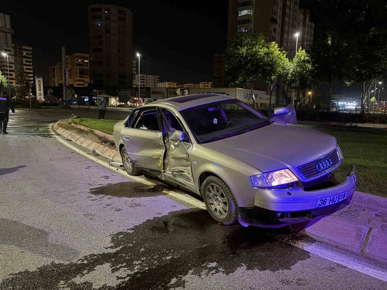 KAYSERİ’NİN MELİKGAZİ İLÇESİNDE TİCARİ TAKSİYLE OTOMOBİLİN ÇARPIŞTIĞI TRAFİK KAZASINDA 1 KİŞİ YARALANDI.