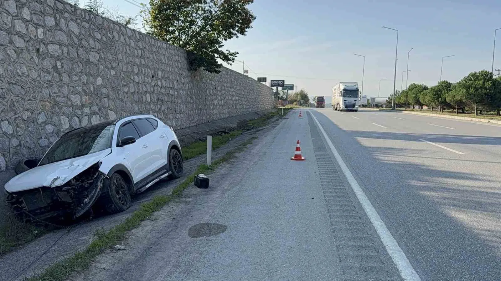 SAMSUN’UN KAVAK İLÇESİNDE ÜNİVERSİTE KAYDI İÇİN MERSİN’DEN SAMSUN’A GELEN AİLENİN BULUNDUĞU OTOMOBİLİN SU KANALINA GİRİP SÜRÜKLENMESİ SONUCU 5 KİŞİ YARALANDI.
