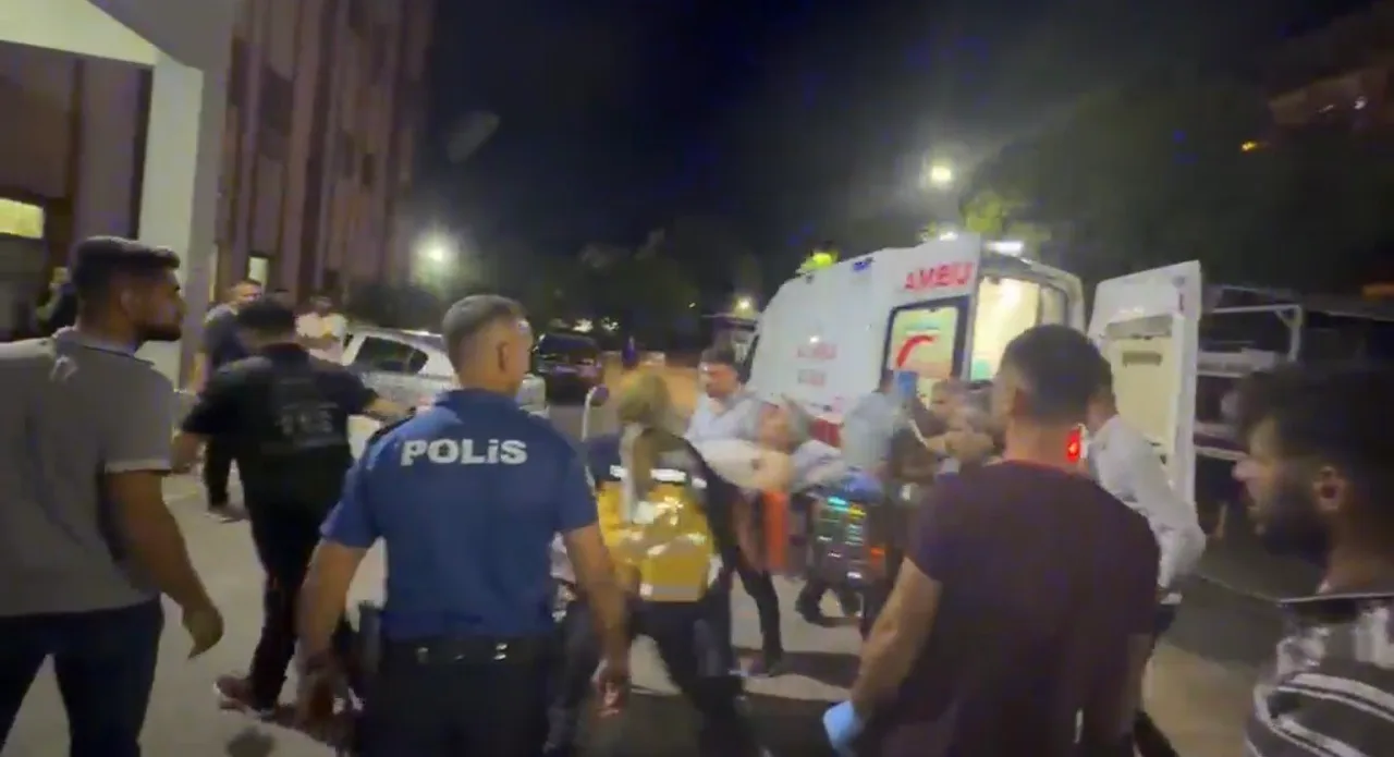GERGER İLÇESİNDE HUSUMETLİ OLDUĞU ÖĞRENİLEN İKİ ŞAHIS ARASINDA ÇIKAN SİLAHLI KAVGADA 1 KİŞİ AĞIR YARALANDI.