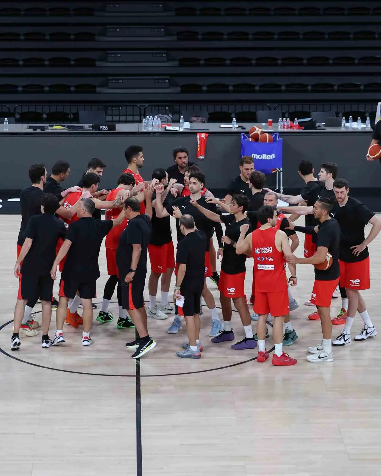 A MİLLİ ERKEK BASKETBOL TAKIMI, FIBA 2027 BASKETBOL DÜNYA KUPASI AVRUPA ELEMELERİ 2. TUR J GRUBU'NDAKİ İLK MAÇINDA LİTVANYA'YI İSTANBUL'DA KONUK EDECEK.