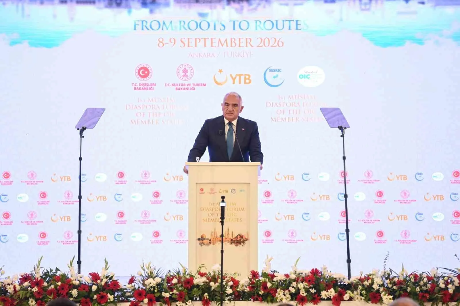 DÜNYANIN FARKLI COĞRAFYALARINDA YAŞAYAN MİLYONLARCA MÜSLÜMANIN KÜLTÜREL VE TARİHİ KÖKLERİNİ YAŞATIRKEN BULUNDUKLARI TOPLUMLARLA KURDUĞU İLİŞKİNİN GELECEĞİ, ANKARA’DA DÜZENLENEN 1. MÜSLÜMAN DİASPORALAR FORUMUNDA ELE ALINDI.