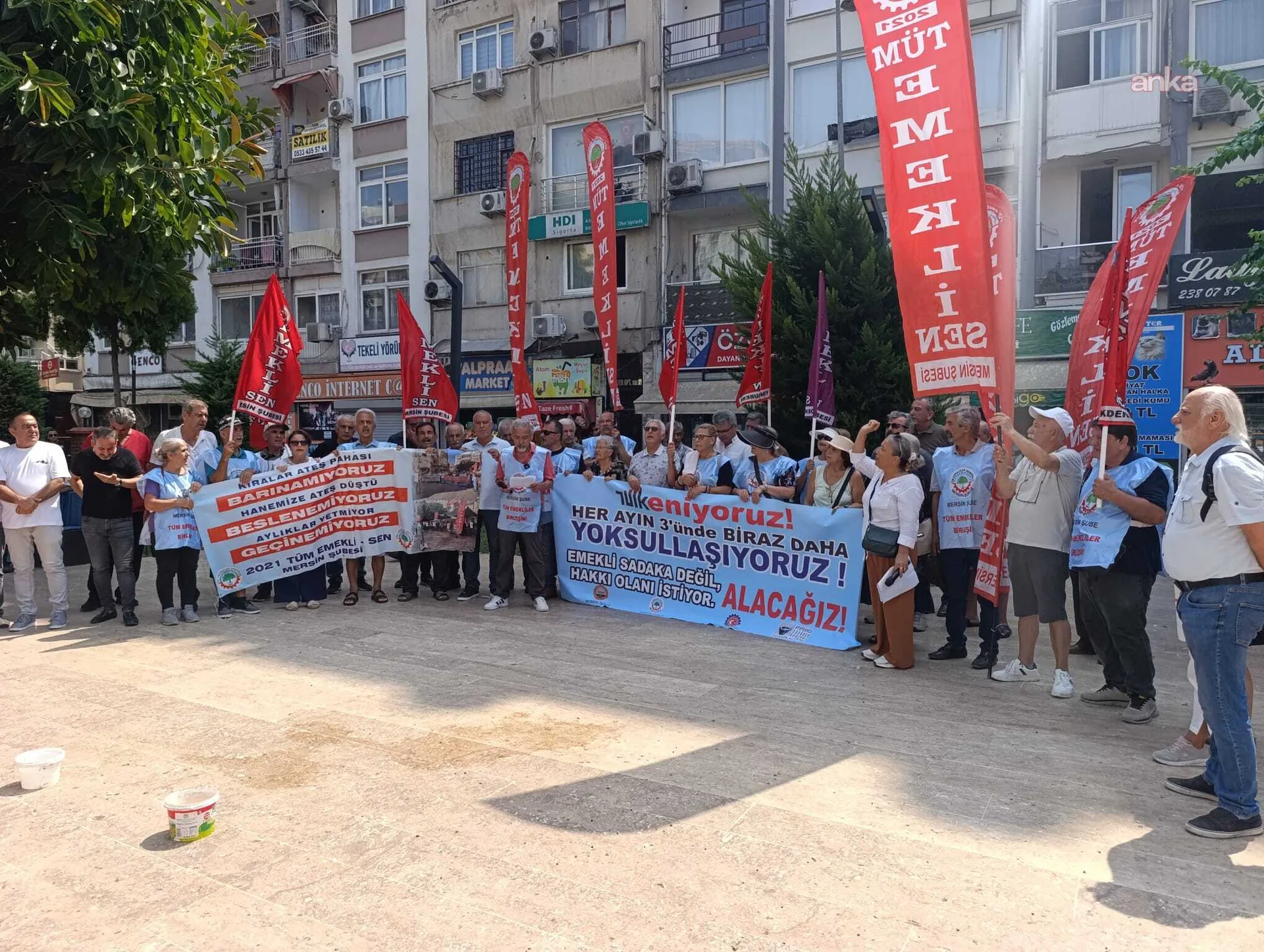 Emeklilerden yüksek enflasyon tepkisi: “Seçimde bunun hesabını sandıkta sormaya kararlıyız” — fotoğraf 2