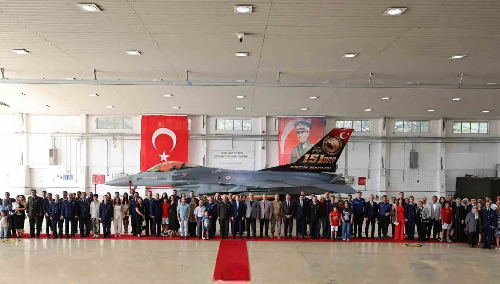 MERZİFON 5. ANA JET ÜS KOMUTANI OLARAK ATANAN ALPER GEZERAVCI, DÜZENLENEN RÜTBE TERFİ TÖRENİNDE TUĞGENERAL RÜTBELERİNİ TAKMANIN MUTLULUĞUNU YAŞADI.