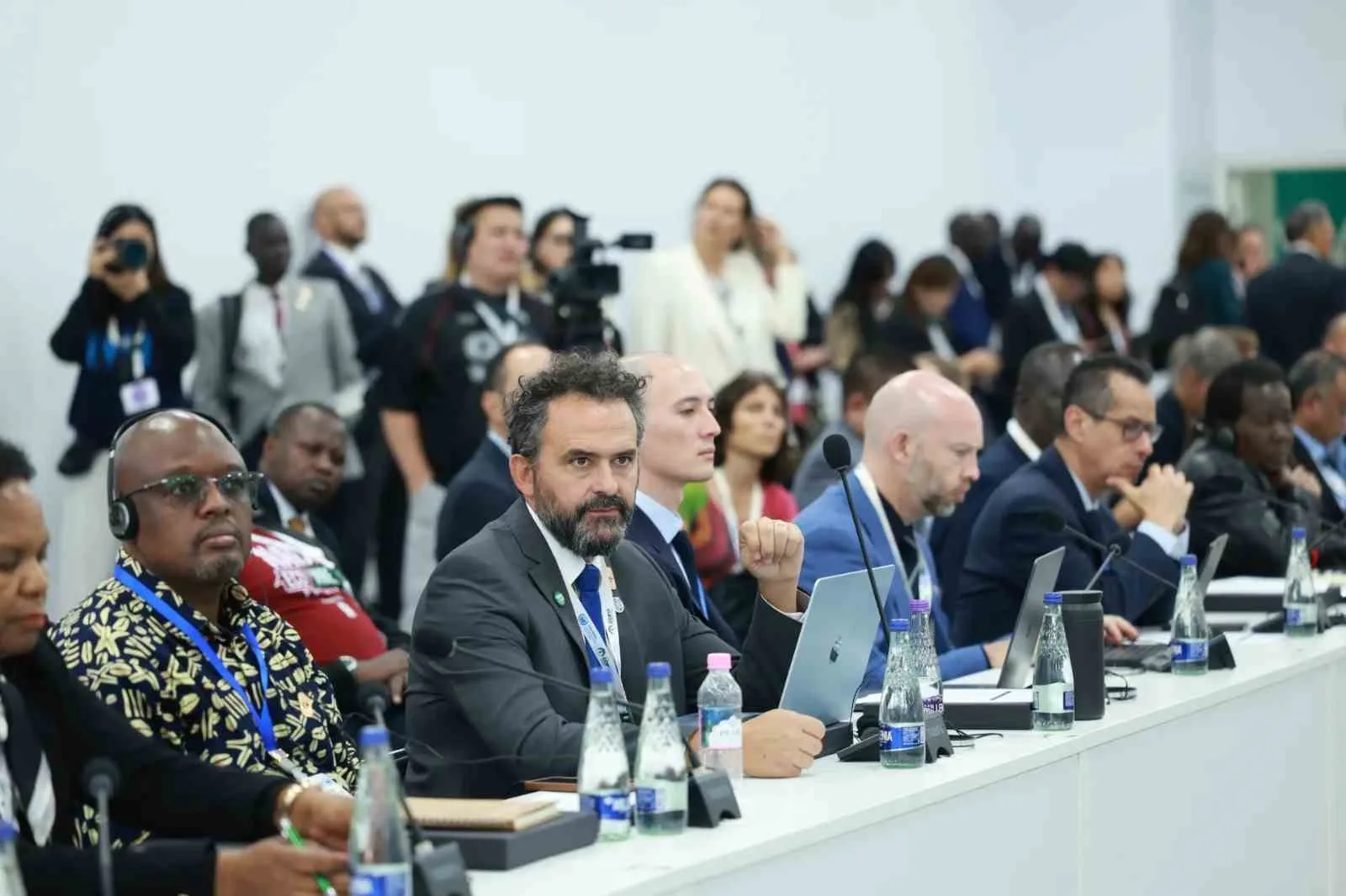 MOĞOLİSTAN'DA DÜZENLENEN BİRLEŞMİŞ MİLLETLER ÇÖLLEŞMEYLE MÜCADELE SÖZLEŞMESİ’NİN (UNCCD) 17. TARAFLAR KONFERANSI'NDA (COP17), COP31 BAŞKANI VE ÇEVRE, ŞEHİRCİLİK VE İKLİM DEĞİŞİKLİĞİ BAKANI MURAT KURUM’UN VİDEO MESAJI YAYIMLANDI.