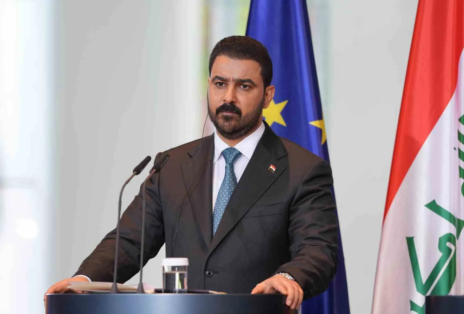 IRAK BAŞBAKANI ALİ ZEYDİ, FRANSA’NIN ARDINDAN AVRUPA TURUNUN İKİNCİ DURAĞI ALMANYA’YA GELDİ. ZEYDİ, ALMANYA BAŞBAKANI FRİEDRİCH MERZ İLE GÖRÜŞTÜ. MERZ VE ZEYDİ, BAŞKENT BERLİN'DEKİ BAŞBAKANLIK BİNASINDAKİ GÖRÜŞMELERİNİN ARDINDAN ORTAK BASIN TOPLANTISI DÜZENLEDİ.