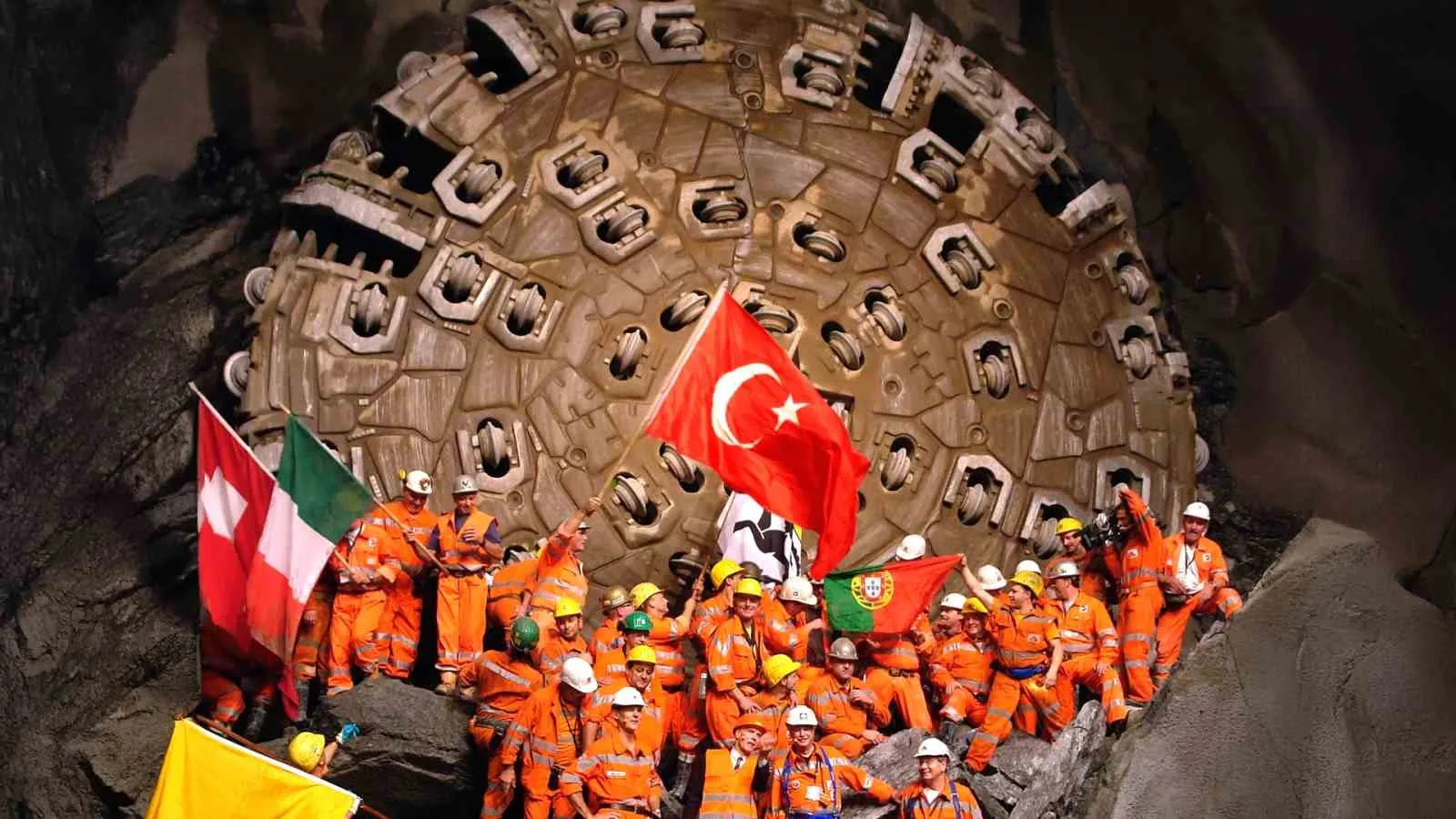 RÖNESANS HOLDİNG, ULUSLARARASI İNŞAAT SEKTÖRÜNÜN EN ÖNEMLİ REFERANSLARINDAN ENGİNEERİNG NEWS-RECORD’UN (ENR), ŞİRKETLERİN KENDİ ÜLKELERİ DIŞINDAKİ GELİRLERİNİ ESAS ALAN ‘DÜNYANIN EN BÜYÜK 250 ULUSLARARASI MÜTEAHHİDİ’ 2026 LİSTESİNDE 11 YILDIR KESİNTİSİZ ŞEKİLDE DÜNYANIN EN BÜYÜKLERİ ARASINDAKİ YERİNİ KORUYOR.