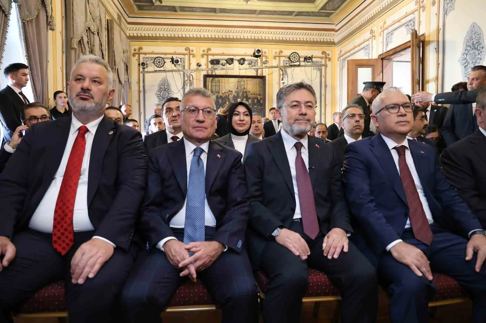 TÖRENE; TARIM VE ORMAN BAKANI İBRAHİM YUMAKLI, AK PARTİ GRUP BAŞKANI ABDULLAH GÜLER, BBP GENEL BAŞKANI MUSTAFA DESTİCİ, SİVAS VALİSİ YILMAZ ŞİMŞEK, SİVAS BELEDİYE BAŞKANI ADEM UZUN BAŞTA OLMAK ÜZERE MİLLET VEKİLLERİ, KAMU KURUM VE KURULUŞLARININ TEMSİLCİLERİ İLE VATANDAŞLAR KATILDI.