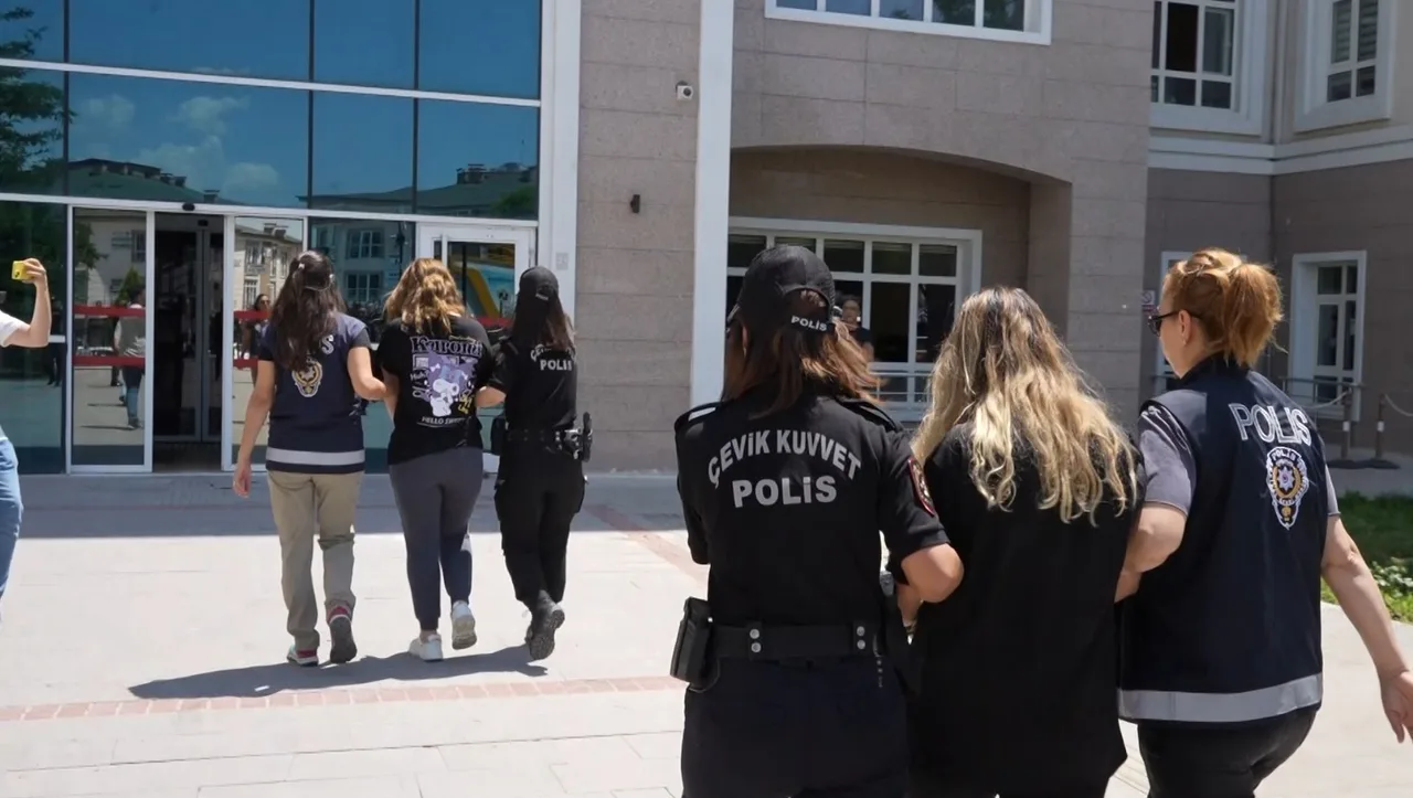 ŞÜPHELİLERİN ADLİYE SEVKİ (ARŞİV)