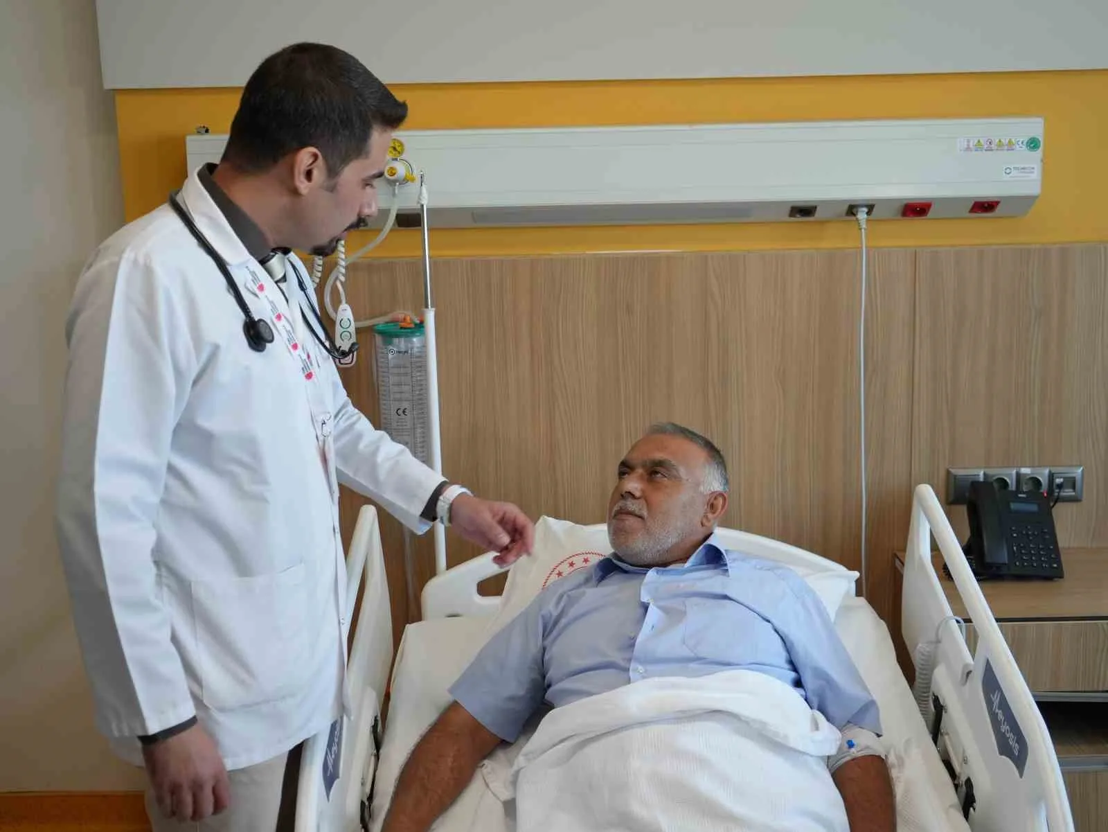 TÜRKİYE'DE BİR İLK: AÇIK KALP AMELİYATI OLMADAN KALBİNDEKİ DELİKTEN KURTULDU