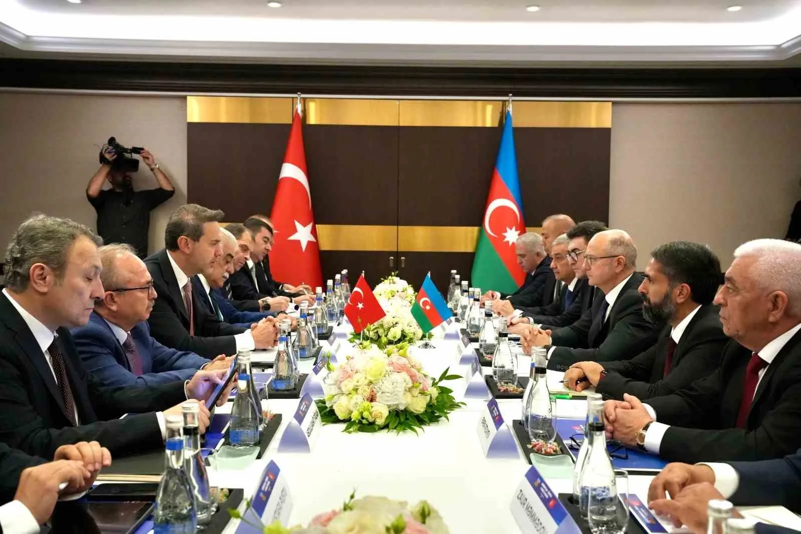 ENERJİ BAKANI ALPARSLAN BAYRAKTAR, AZERBAYCAN’IN BAŞKENTİ BAKÜ’DE AZERBAYCANLI MEVKİDAŞI PERVİZ ŞAHBAZOV İLE BİR ARAYA GELDİ.