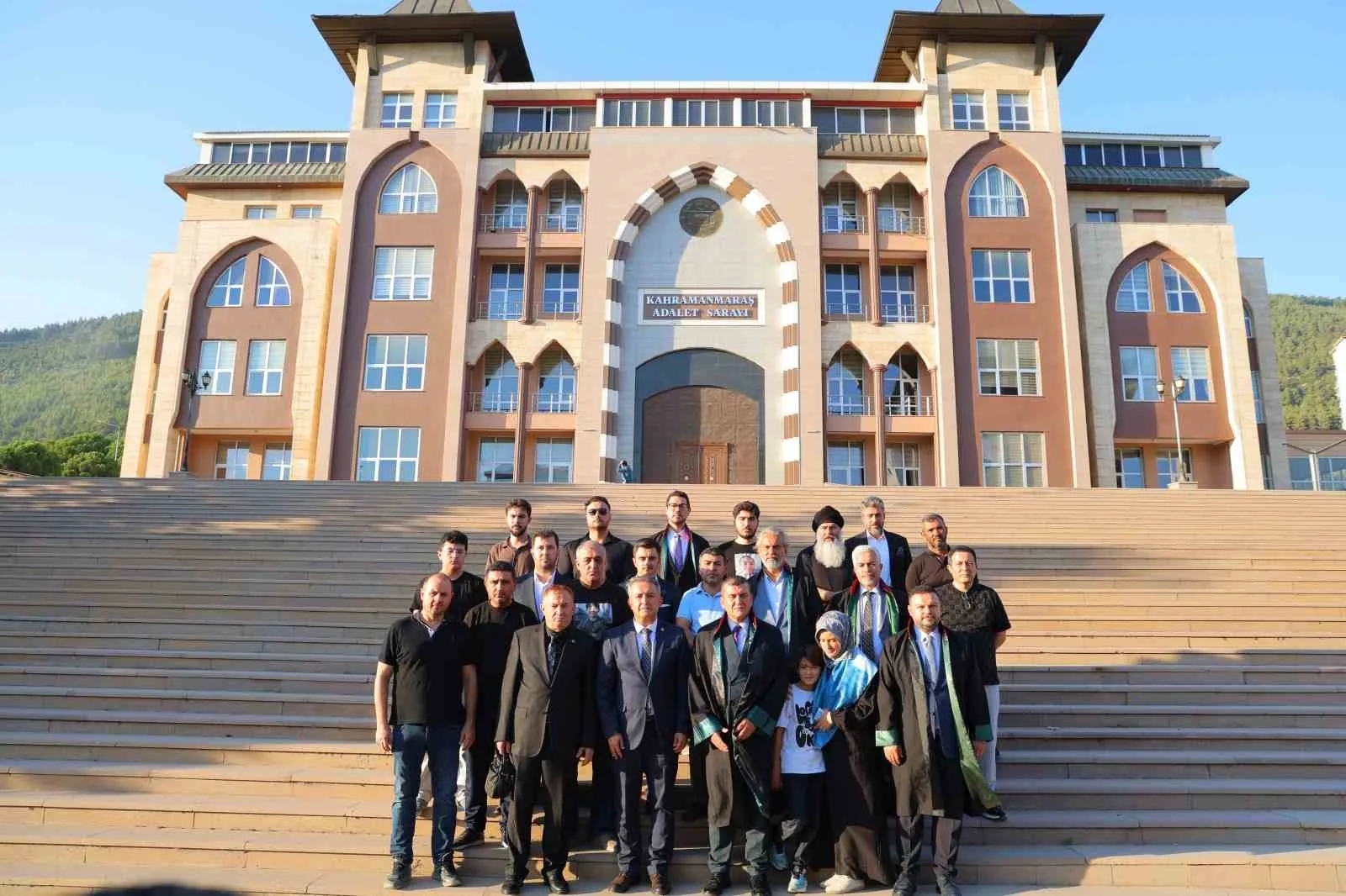 TÜRKİYE BÜYÜK MİLLET MECLİSİ KOMİSYONU SÖZCÜSÜ VE AK PARTİ İSTANBUL MİLLETVEKİLİ İSA MESİH ŞAHİN, "BURADA MESELE BİR SADECE BURADA VERİLECEK BİR CEZA DEĞİL, MESELE TÜRKİYE'DE BENZER OLAYLARIN YAŞANMAMASI ADINA VERİLECEK KARARIN EMSAL NİTELİĞİNDE OLMASIDIR. BİZ BURADAKİ KARARI ÖNEMSİYORUZ" DEDİ