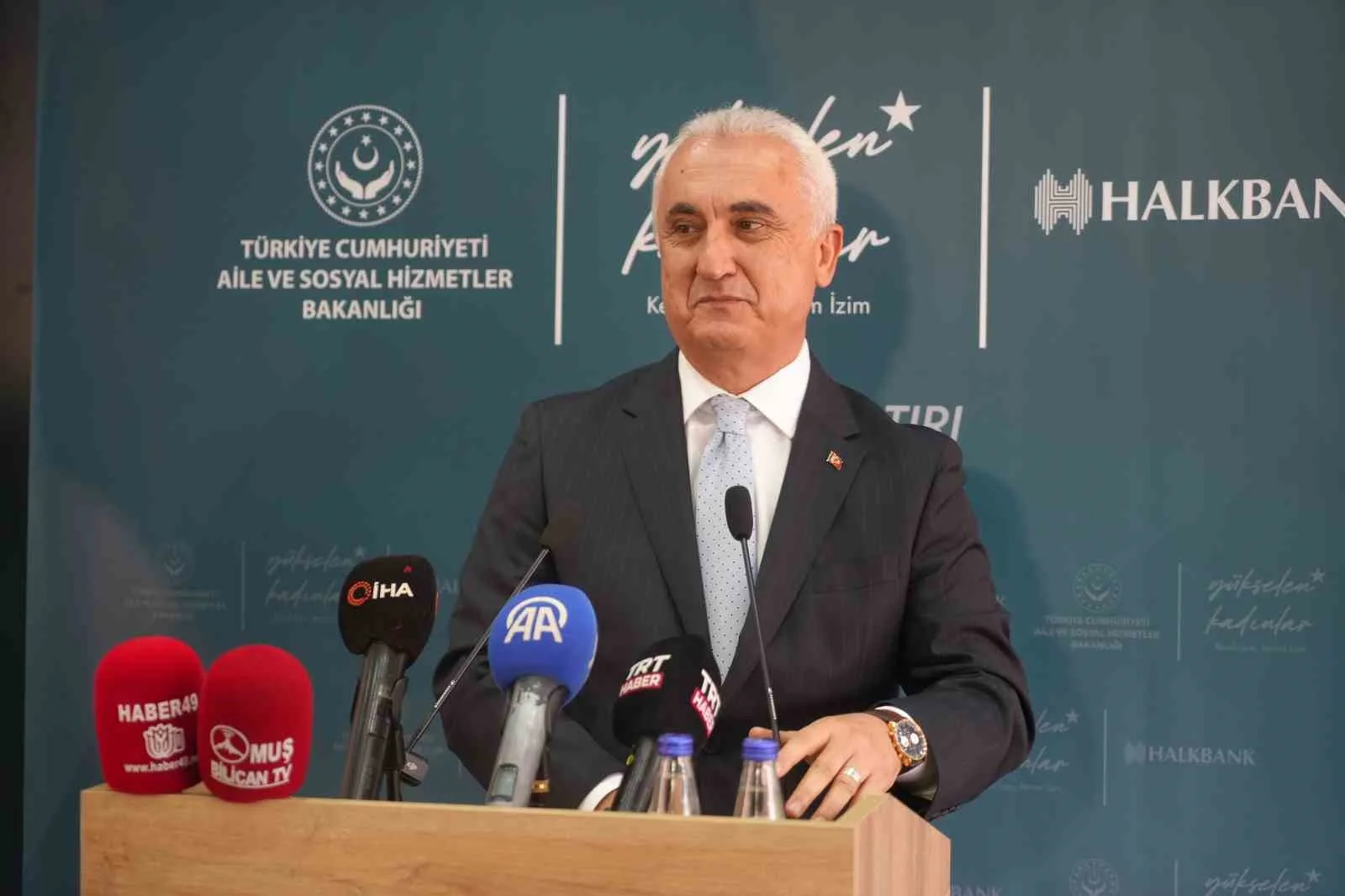 MUŞ VALİSİ AVNİ ÇAKIR KONUŞMA YAPTI