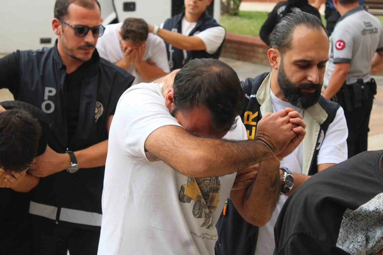 GÖZALTINA ALINAN 31 ŞÜPHELİ AYDIN ADLİYESİ'NE SEVK EDİLDİ.