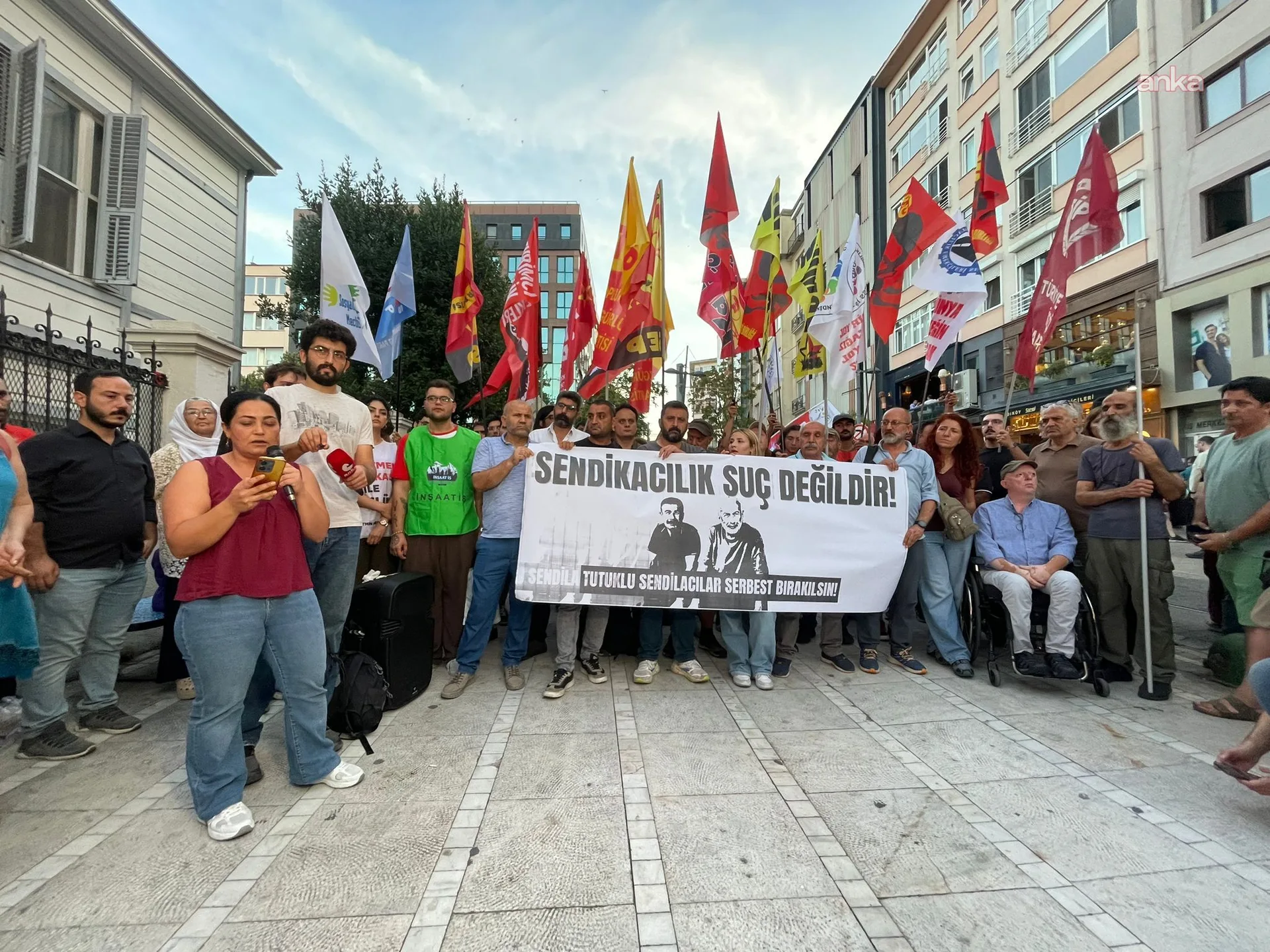 Sendikacı Gökay Çakır ve Başaran Aksu'nun tutuklanması Kadıköy'de protesto edildi — fotoğraf 2