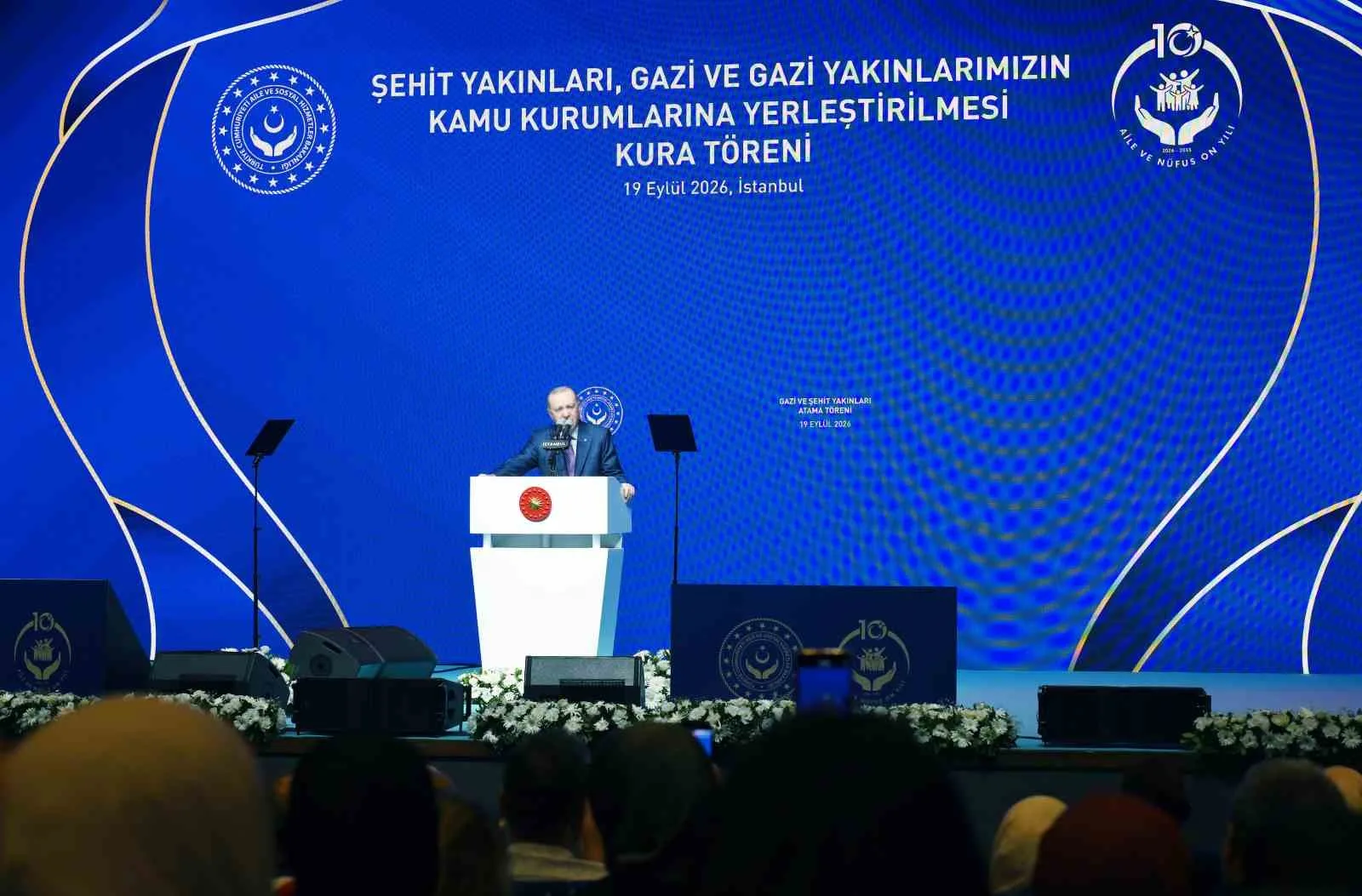 CUMHURBAŞKANI RECEP TAYYİP ERDOĞAN, İSTANBUL'DA DÜZENLENEN "ŞEHİT YAKINLARI, GAZİ VE GAZİ YAKINLARIMIZIN KAMU KURUMLARINA YERLEŞTİRİLMESİ KURA TÖRENİ"NDE KONUŞTU.
