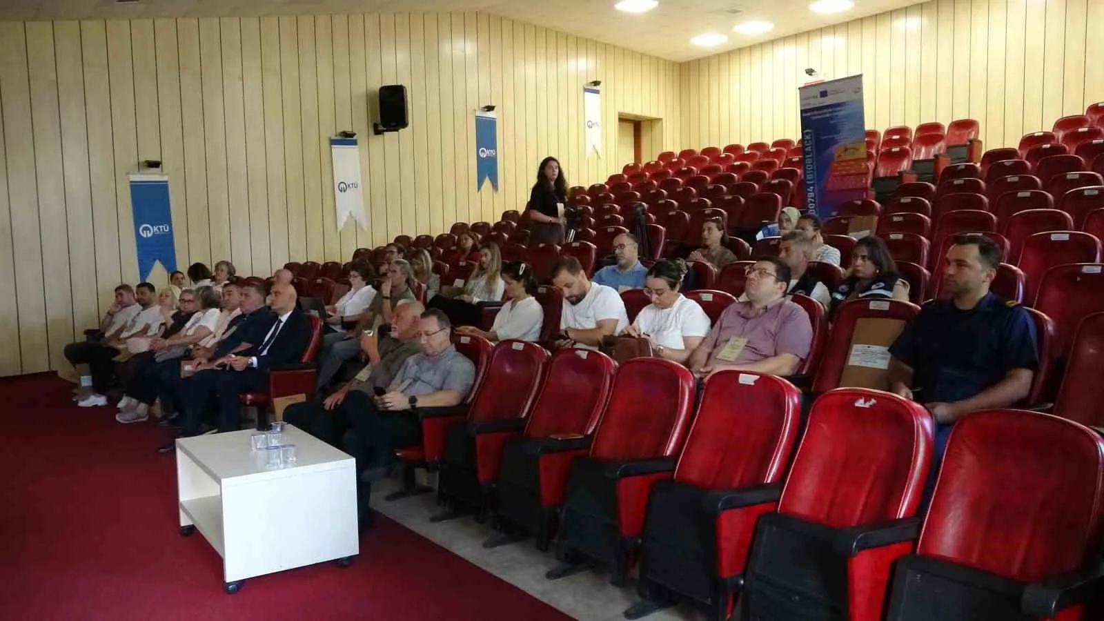 KTÜ DENİZ BİLİMLERİ FAKÜLTESİ TARAFINDAN, KARADENİZ’İN BİYOLOJİK ZENGİNLİĞİNİN TANINMASI VE KORUNMASINA YÖNELİK YÜRÜTÜLEN AB BIOBLACK PROJESİ KAPSAMINDA ÇALIŞTAY DÜZENLENDİ.