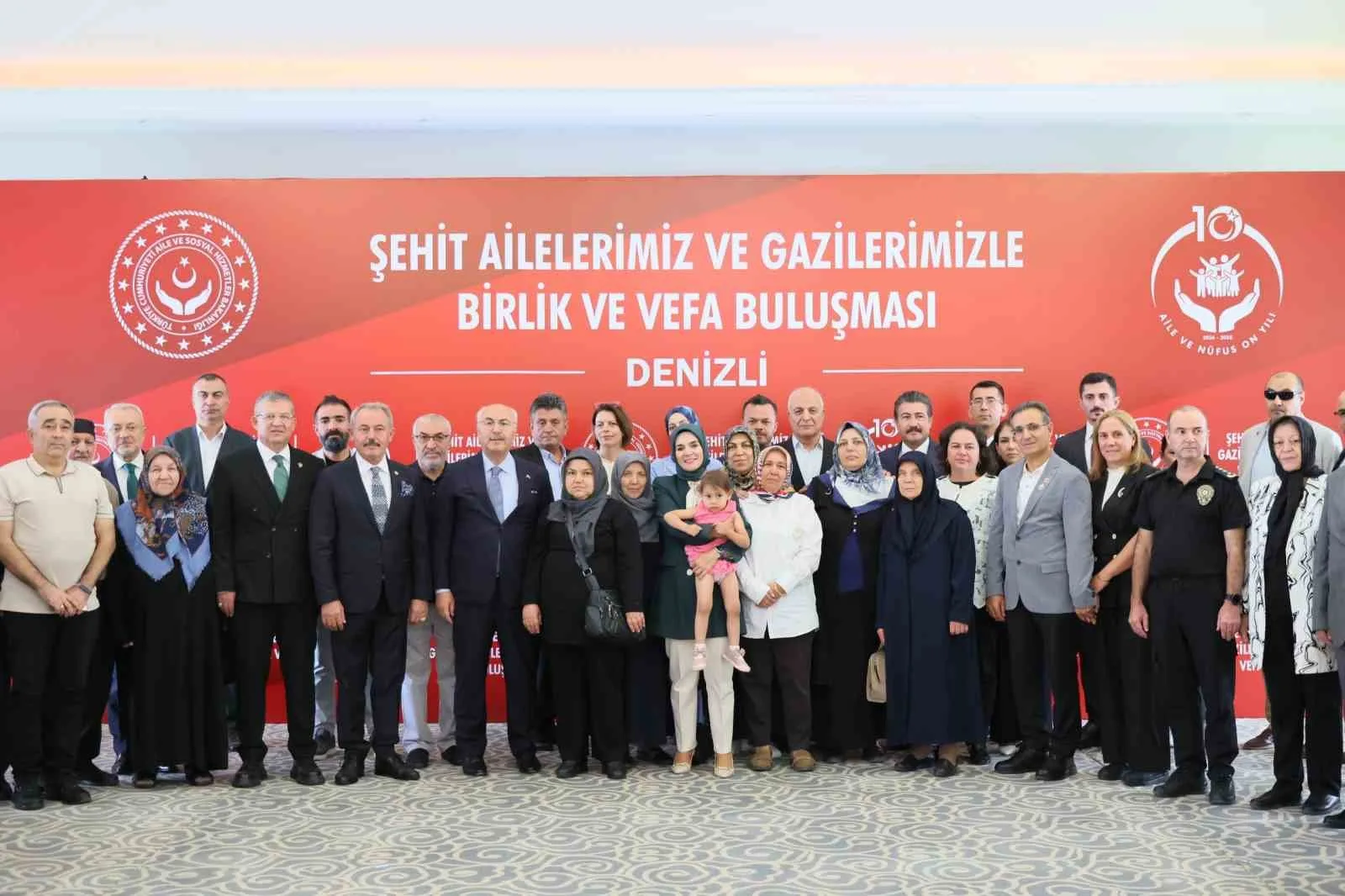 GÖKTAŞ, BUNA İZİN VERMEMEK İÇİN SIK SIK ŞEHİT AİLELERİ VE GAZİLERLE BİR ARAYA GELDİKLERİNİ, SORUNLARI DOĞRUDAN DİNLEYEREK ÇÖZÜM ÜRETMEYE ÇALIŞTIKLARINI KAYDETTİ.