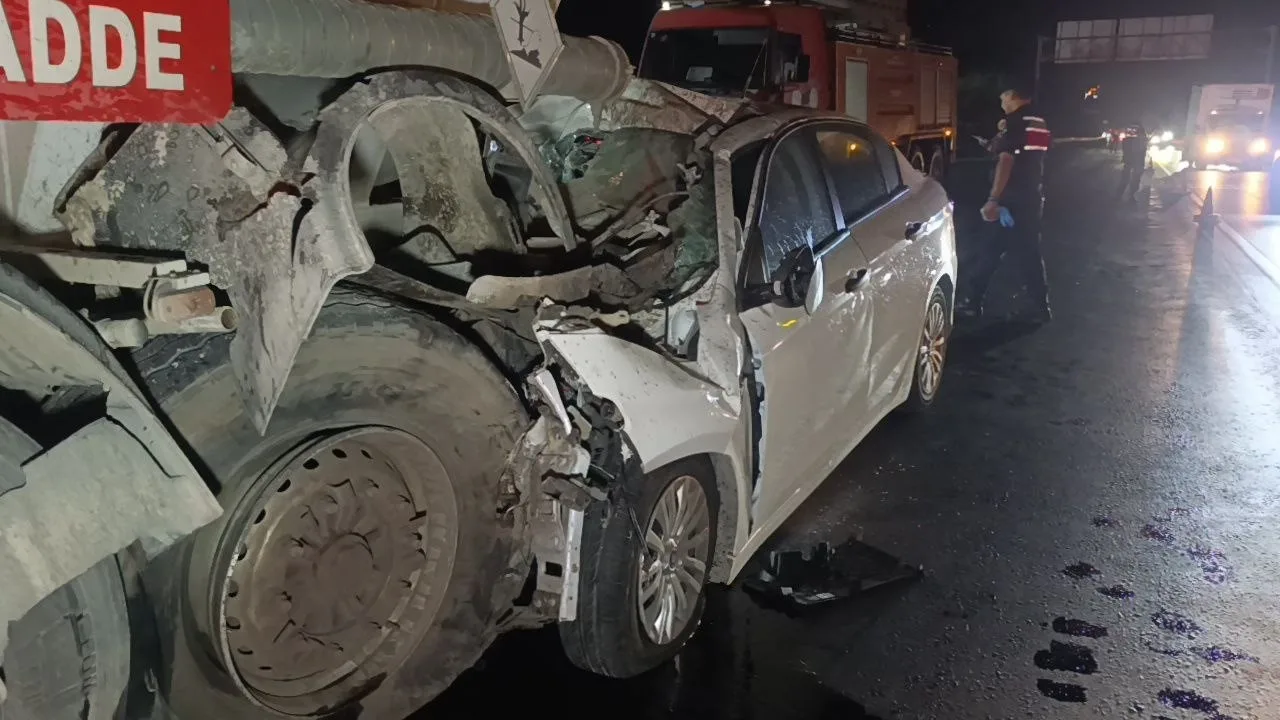 ANTALYA'NIN MANAVGAT İLÇESİNDE OTOMOBİLİN AKARYAKIT TANKERİNE ARKADAN ÇARPMASI SONUCU SÜRÜCÜ HAYATINI KAYBETTİ. SÜRÜCÜNÜN MANAVGAT ILICA CEZA İNFAZ KURUMU'NDA İNFAZ VE KORUMA MEMURU OLARAK GÖREV YAPTIĞI BİLDİRİLDİ.