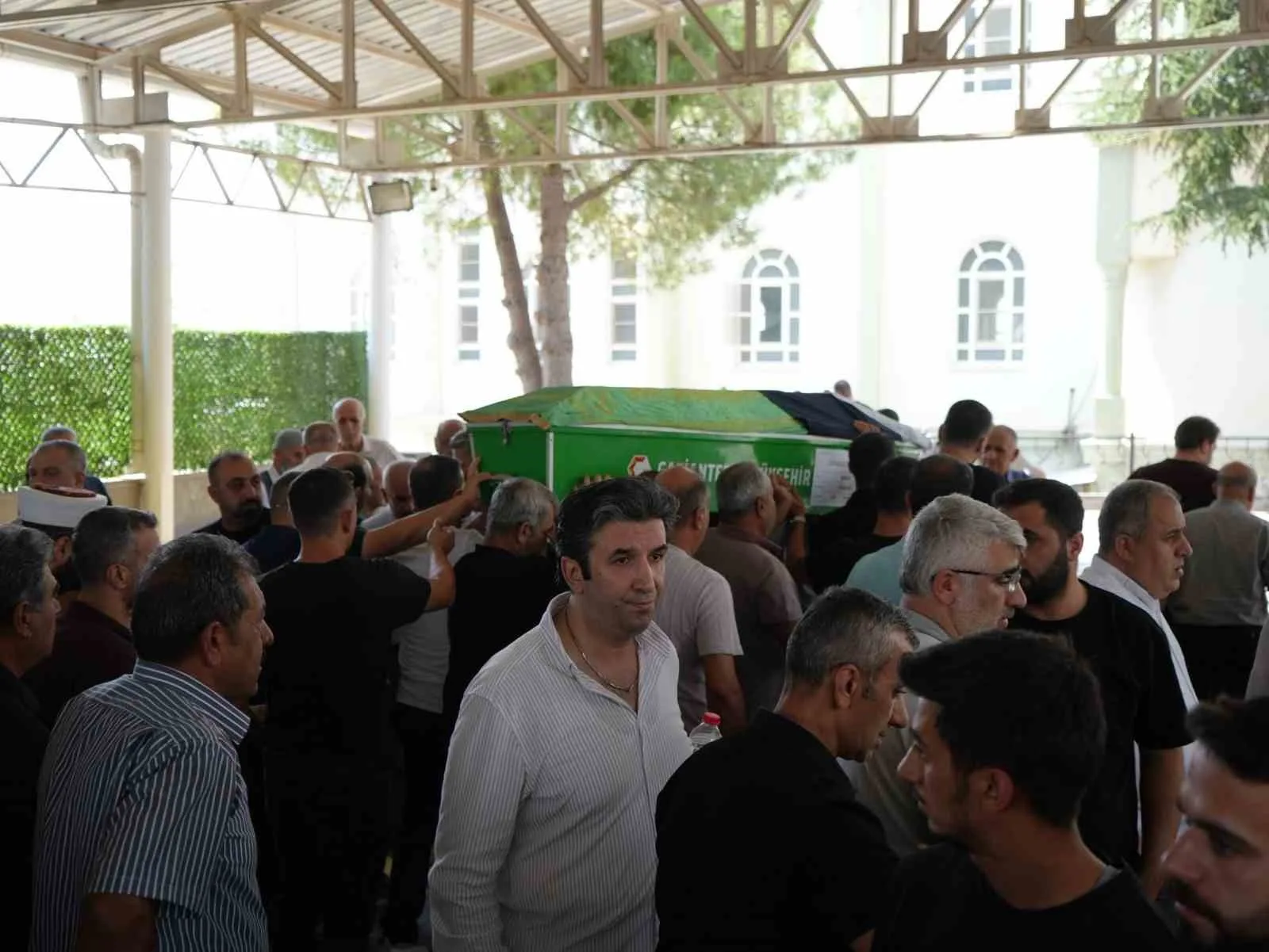 NİSA TÖRER’İN CENAZESİ, MEMLEKETİ GAZİANTEP’TE GÖZYAŞLARI ARASINDA SON YOLCULUĞUNA UĞURLANDI.