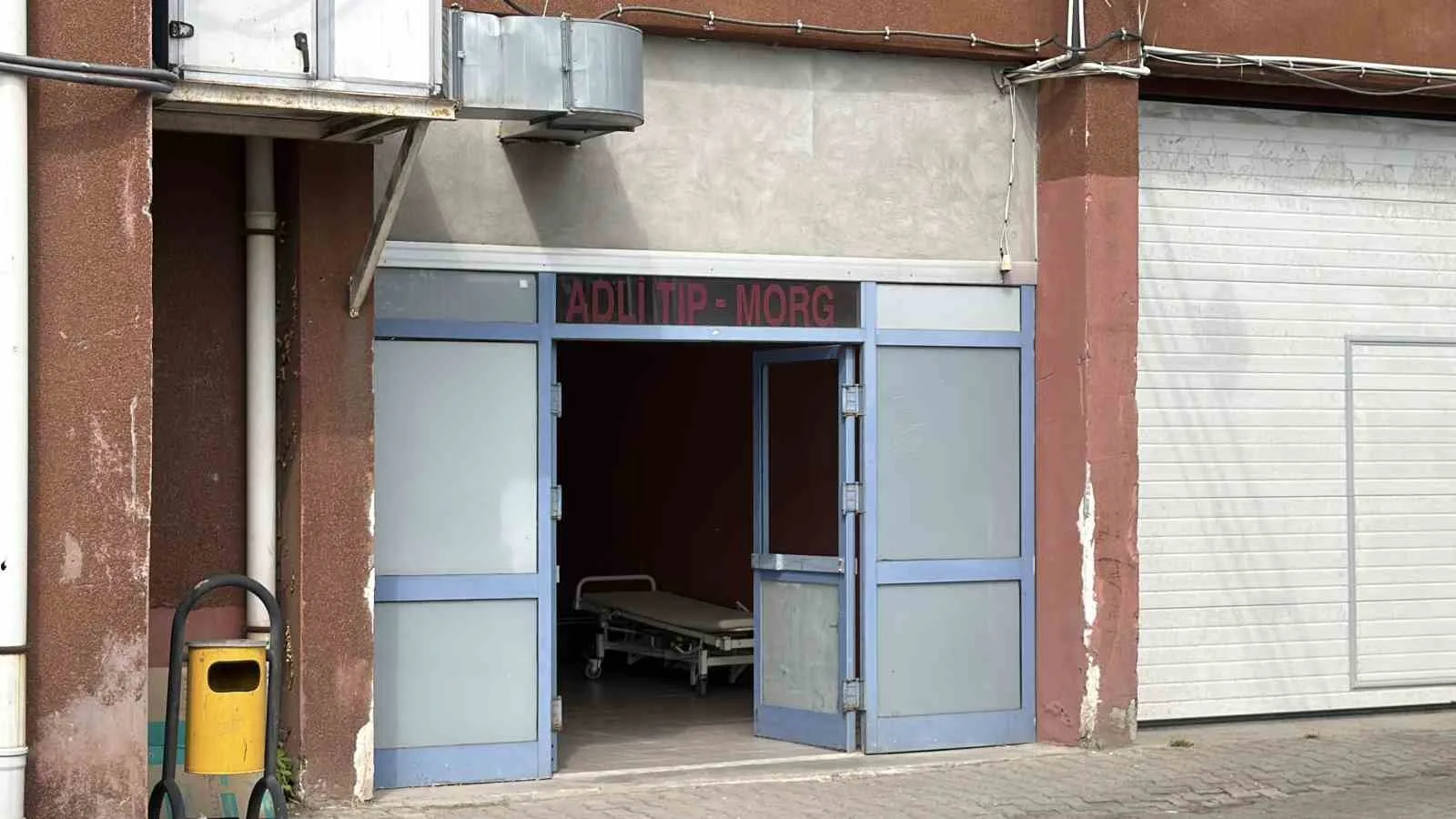 SAKARYA’NIN SAPANCA İLÇESİNDE MEYDANA GELEN SİLAHLI KAVGA OLAYINDA, 16 YAŞINDAKİ ŞÜPHELİ TARAFINDAN VURULAN 2 KİŞİDEN İPEK İPEK (34) KALDIRILDIĞI HASTANEDE HAYATINI KAYBETTİ. YARALANAN DİĞER KİŞİNİN İSE HAYATİ TEHLİKESİNİN SÜRDÜĞÜ ÖĞRENİLDİ.