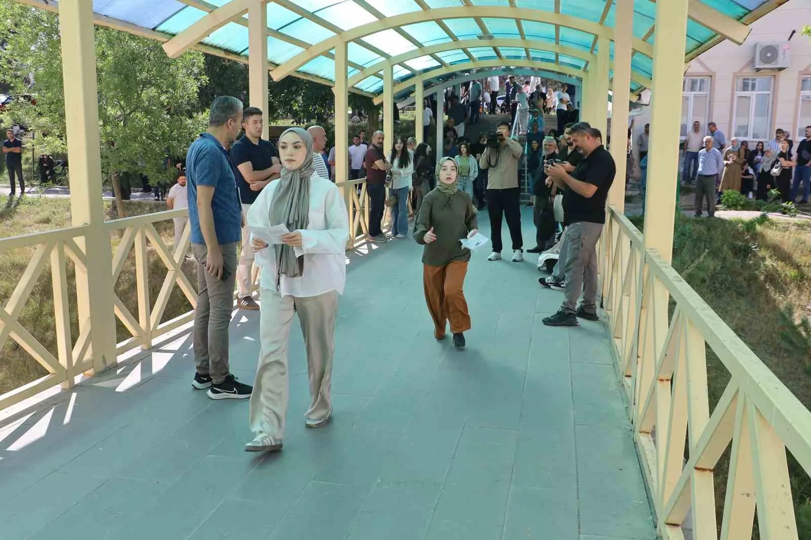 SİVAS’TA KAMU KURUMLARINDA GÖREV ALMAK İSTEYEN ADAYLARIN KATILDIĞI 2026-KPSS A GRUBU SINAVI GENEL YETENEK-GENEL KÜLTÜR OTURUMU BAŞLADI.