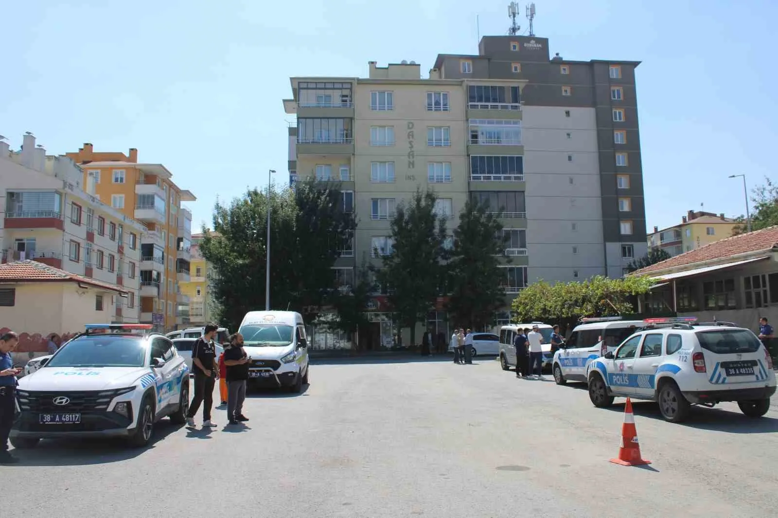 KAYSERİ’NİN MELİKGAZİ İLÇESİNDE KIRAATHANE ÇALIŞANI TARAFINDAN TÜFEKLE VURULARAK, AĞIR YARALANAN ŞAHIS HAYATINI KAYBETTİ.