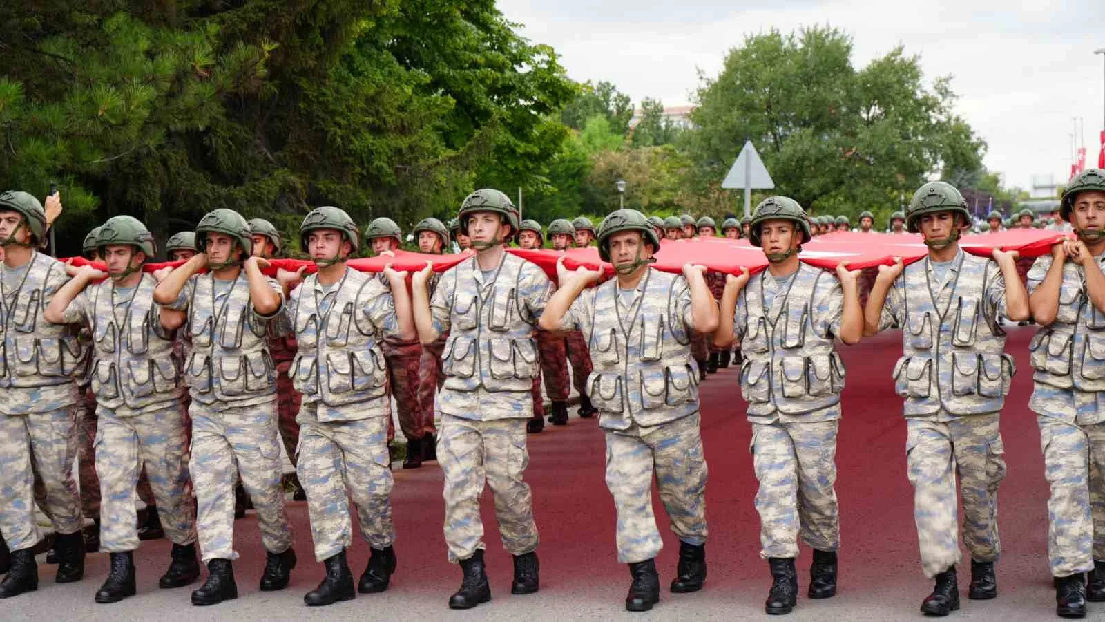 ANKARA’DA 30 AĞUSTOS ZAFER BAYRAMI’NIN 104’ÜNCÜ YIL DÖNÜMÜ DOLAYISIYLA GEÇİT TÖRENİ DÜZENLENDİ.